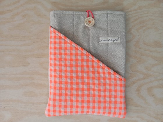 funda de libro naranja fluor